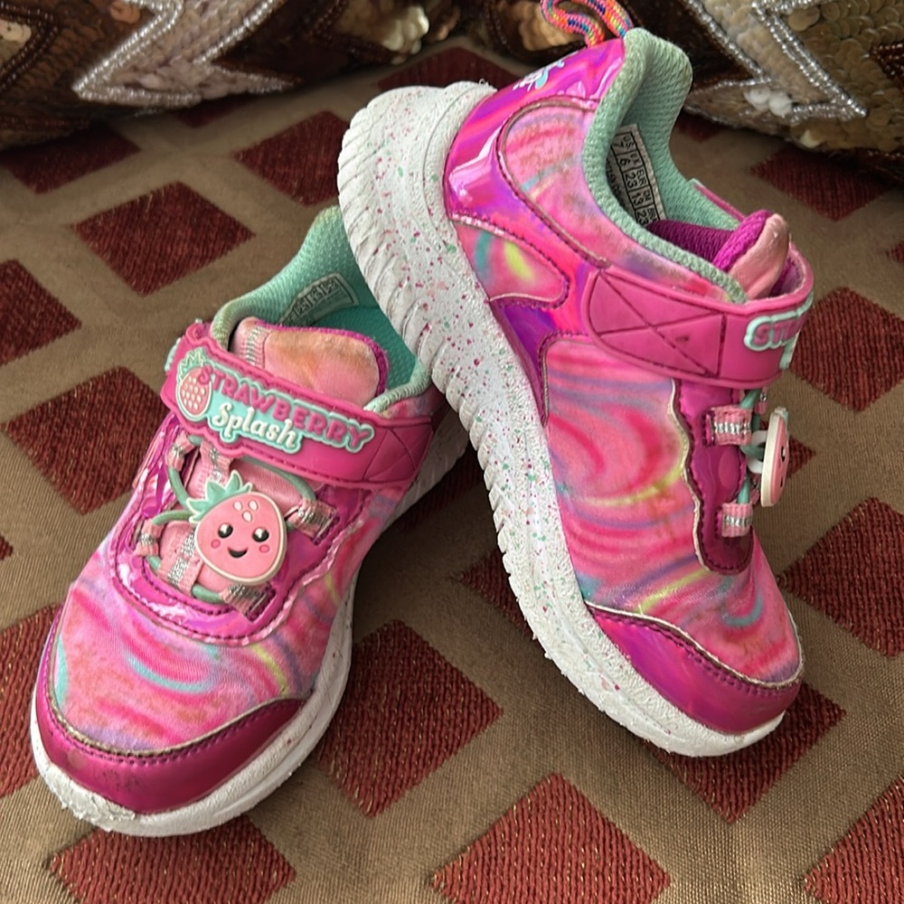 Sketchers girls jumpsters sweet kickz Pink sneakers, strawberry splash size 7 🌹